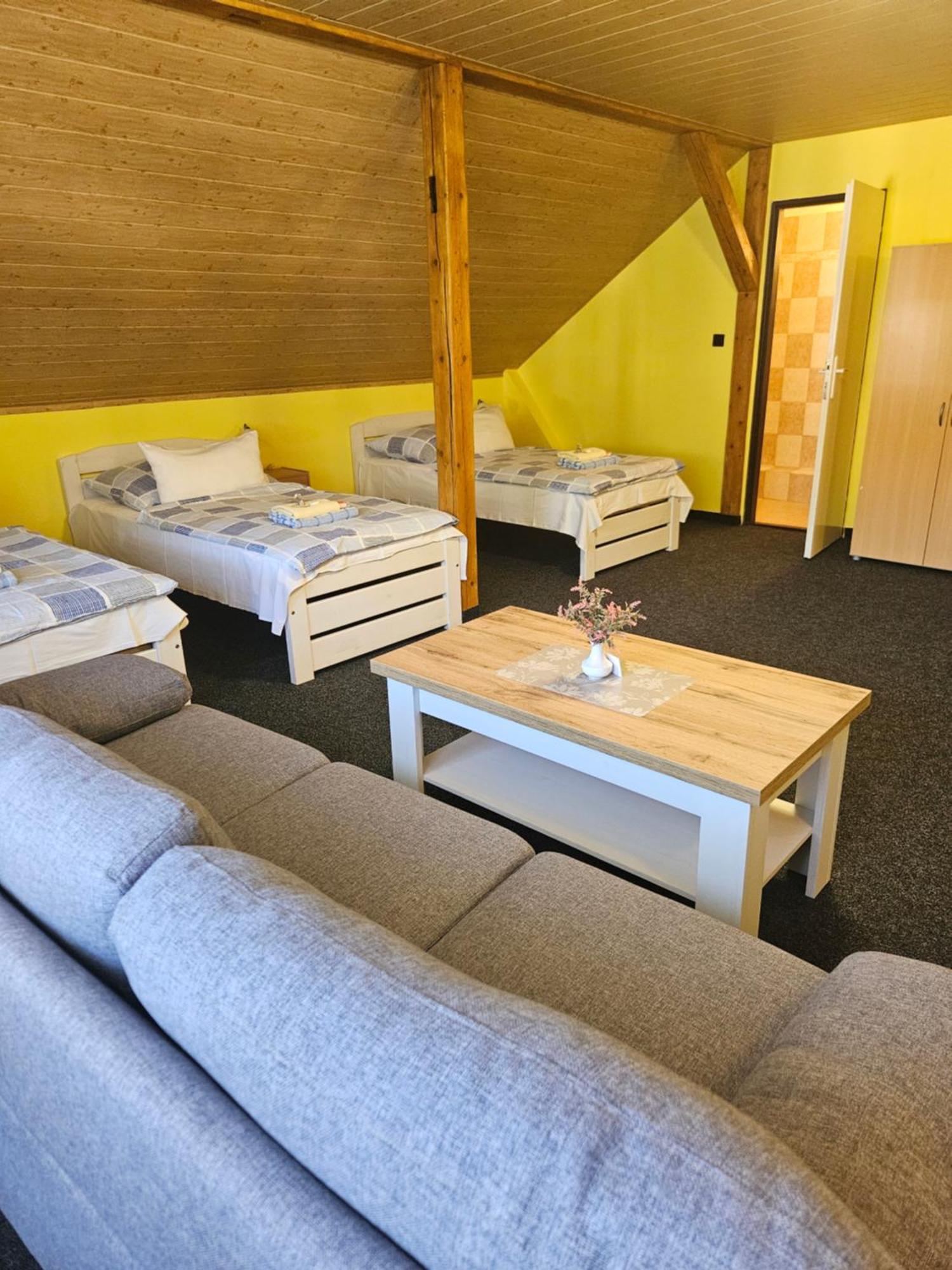 Guest House Pod Lesem Merklin Exteriör bild