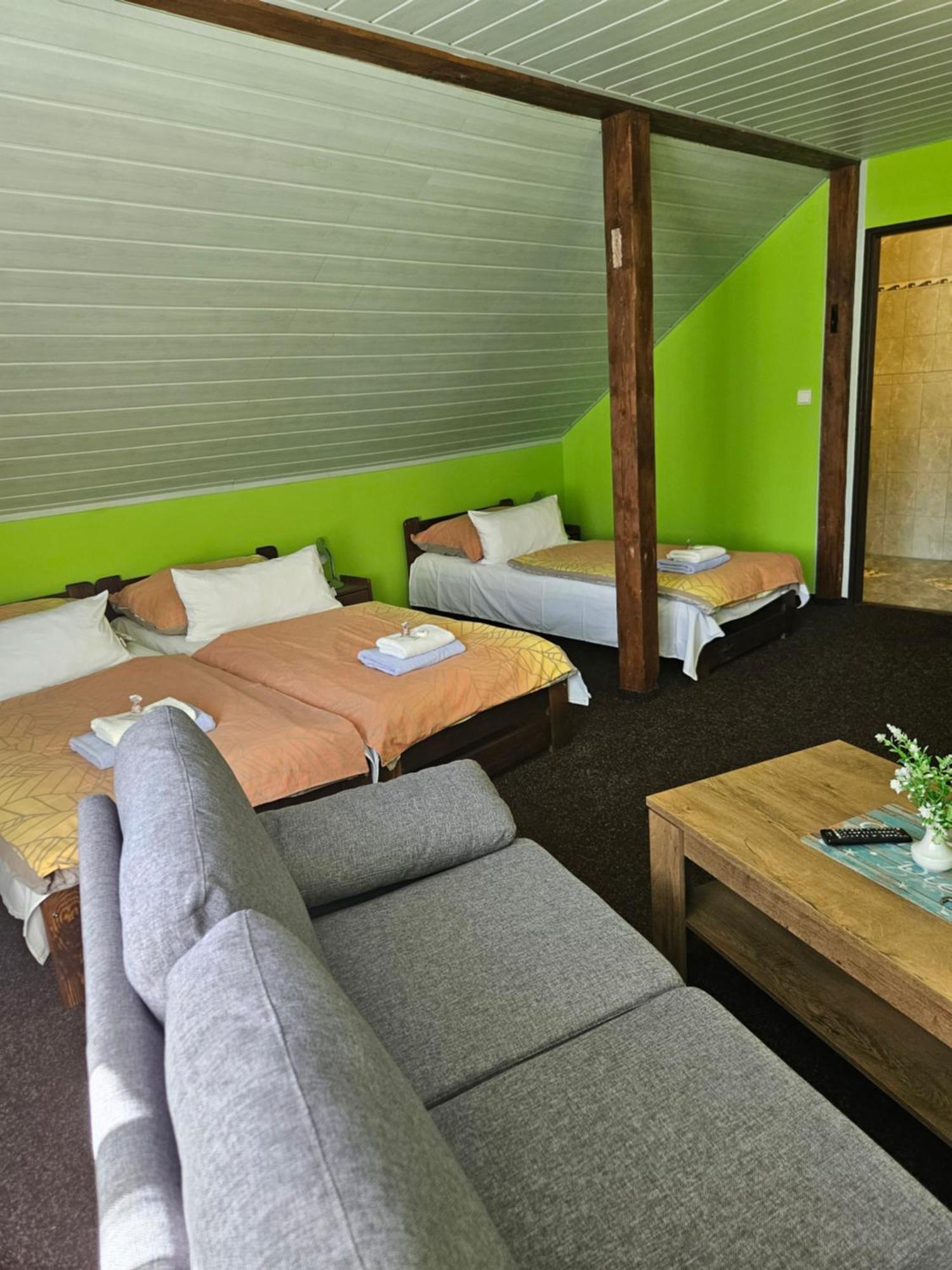 Guest House Pod Lesem Merklin Exteriör bild