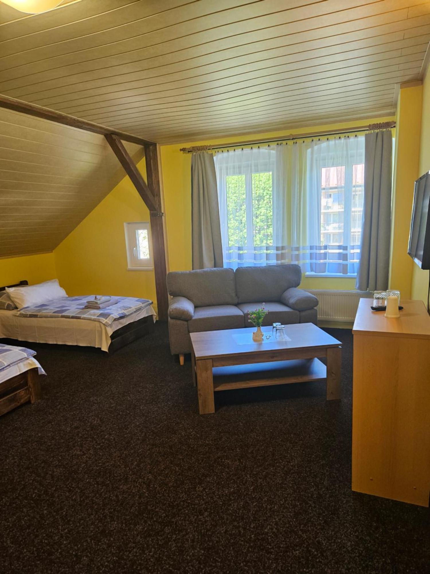 Guest House Pod Lesem Merklin Exteriör bild