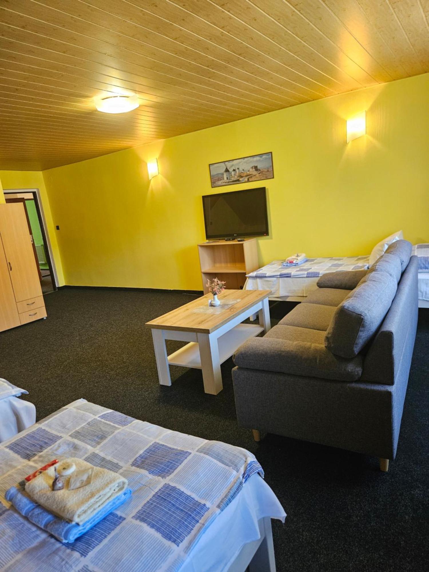 Guest House Pod Lesem Merklin Exteriör bild