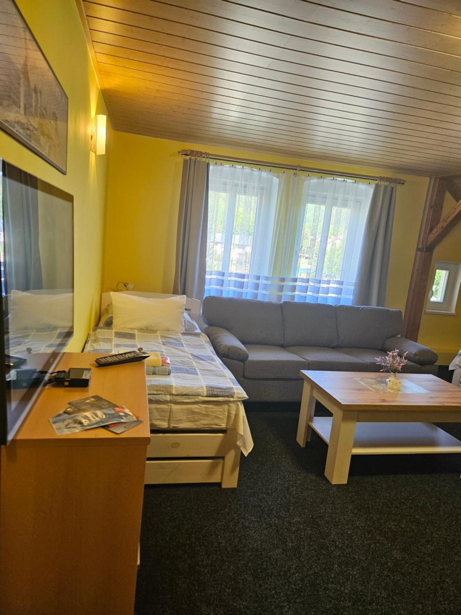 Guest House Pod Lesem Merklin Exteriör bild